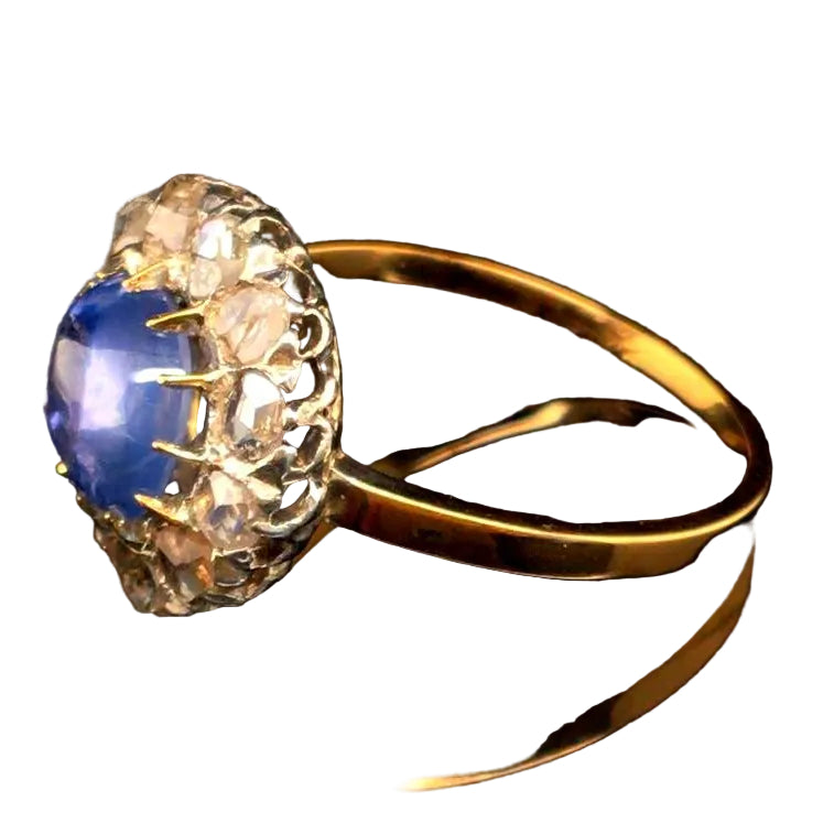 Bague Pompadour en or jaune, or blanc, saphir, et diamants - Castafiore