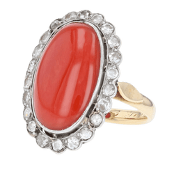 Bague Pompadour en or jaune, platine, corail et diamants - Castafiore