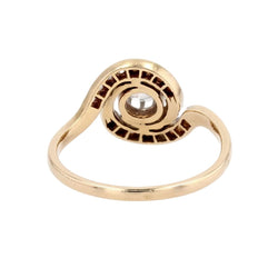 Bague Pompadour en or jaune, platine et diamants - Castafiore