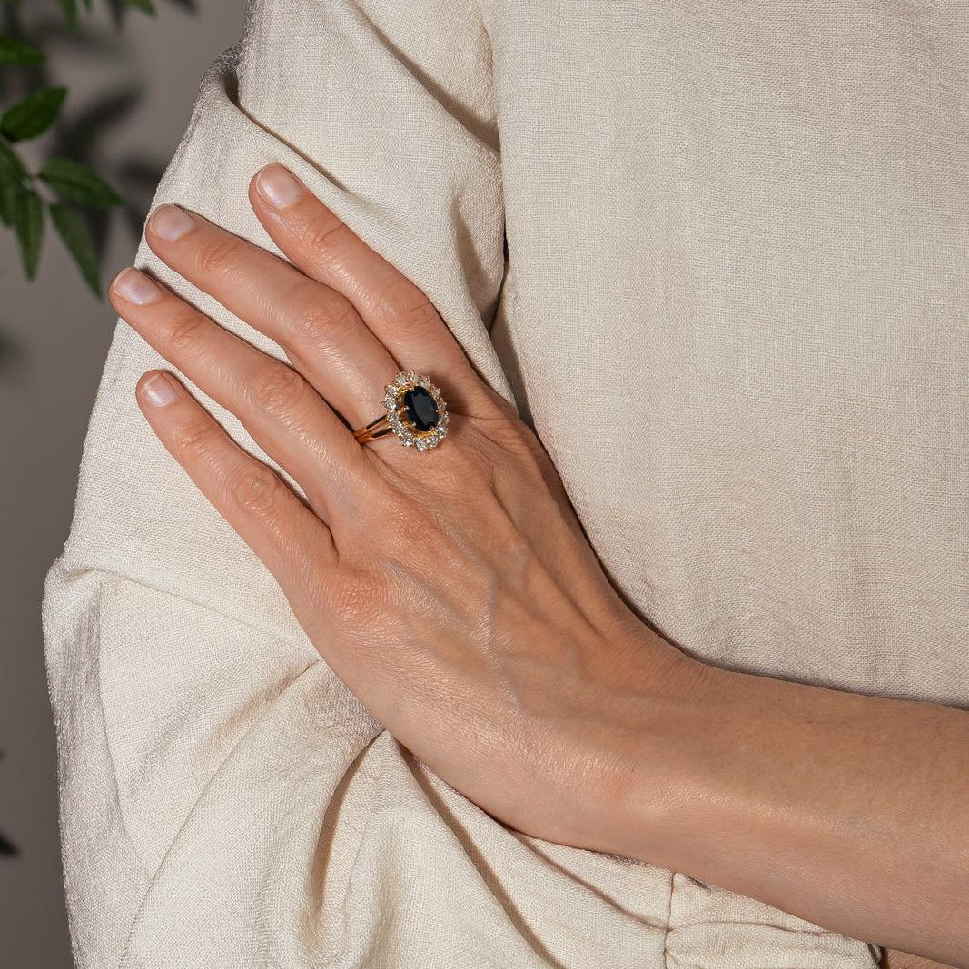 Bague Pompadour en or jaune, saphir et diamants - Castafiore