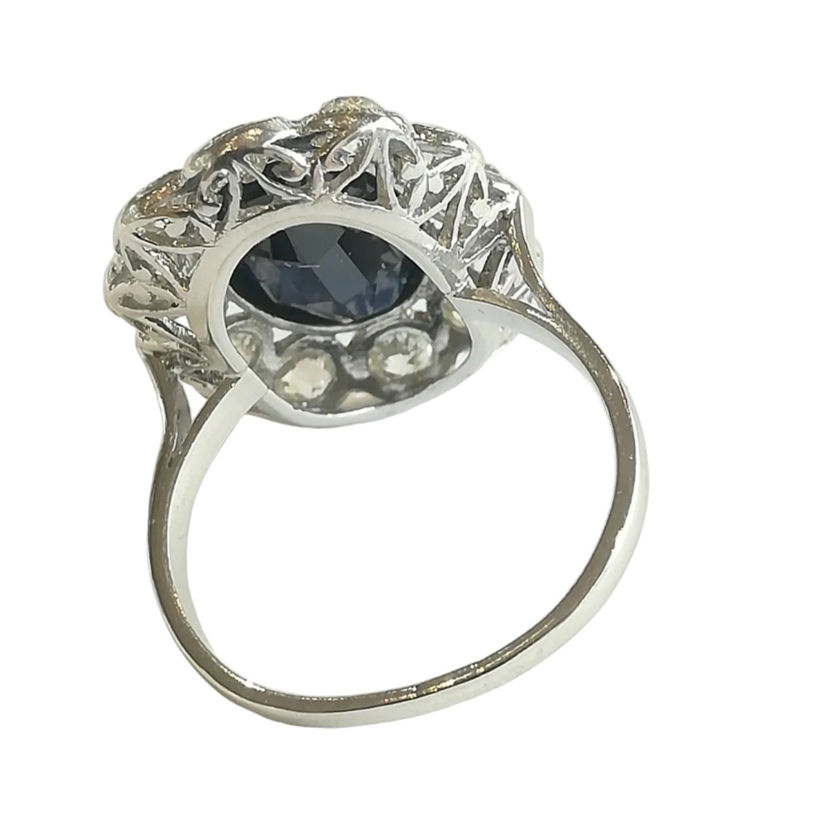 Bague Pompadour en platine, saphir et diamants - Castafiore