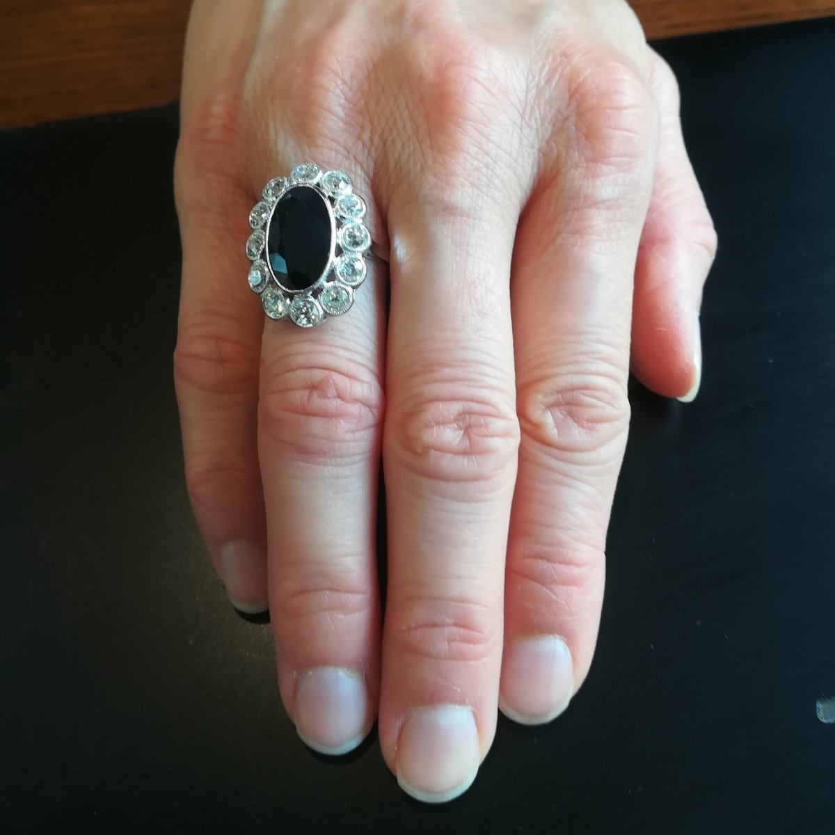 Bague Pompadour en platine, saphir et diamants - Castafiore