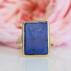 Bague rectangulaire en or jaune et lapis lazuli - Castafiore