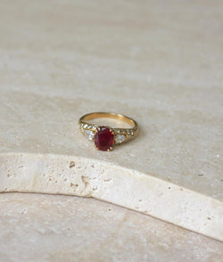 Bague Rubis 1.85 Cts et Diamant Poire sur Or jaune - Castafiore