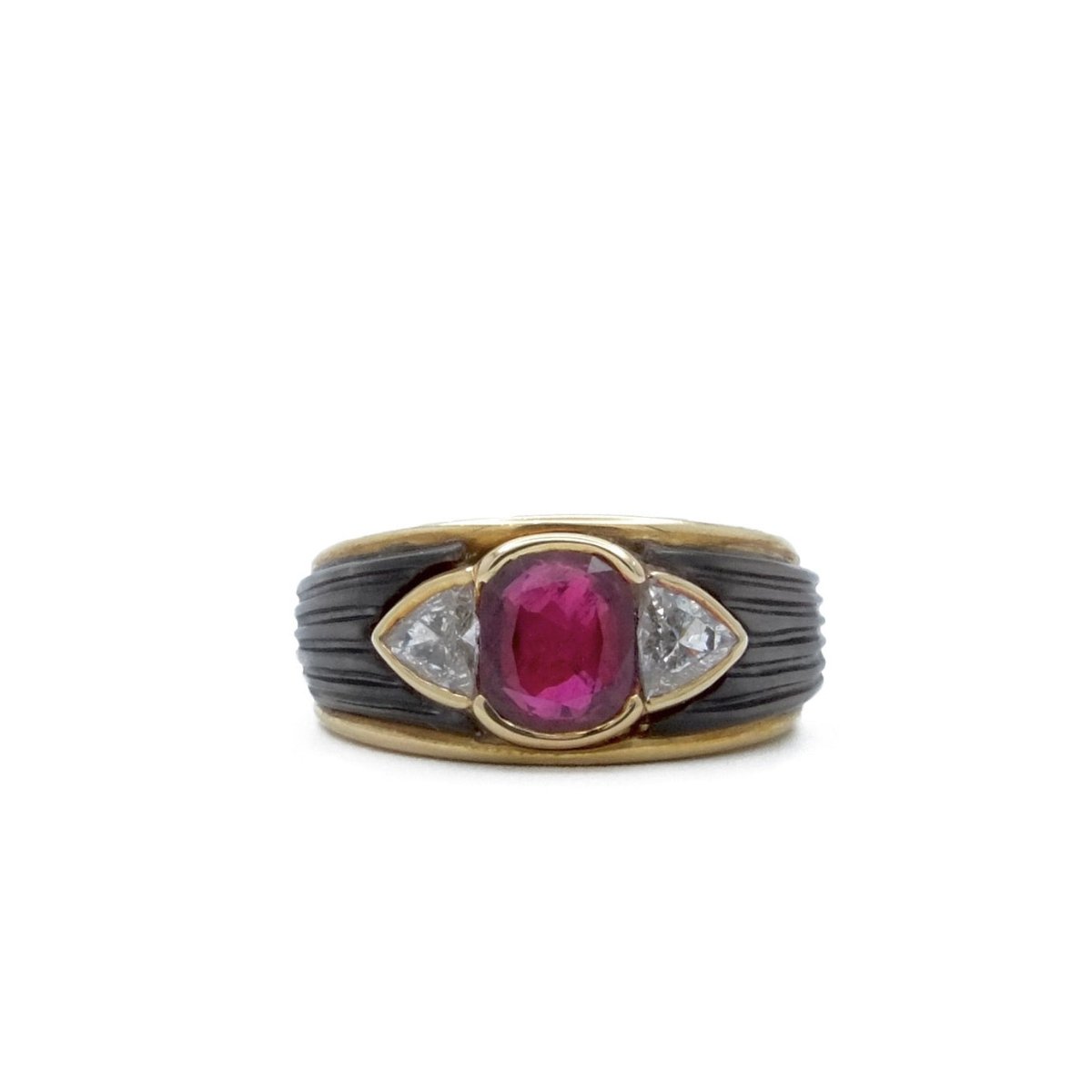 Bague rubis framboise en or jaune et rubis - Castafiore