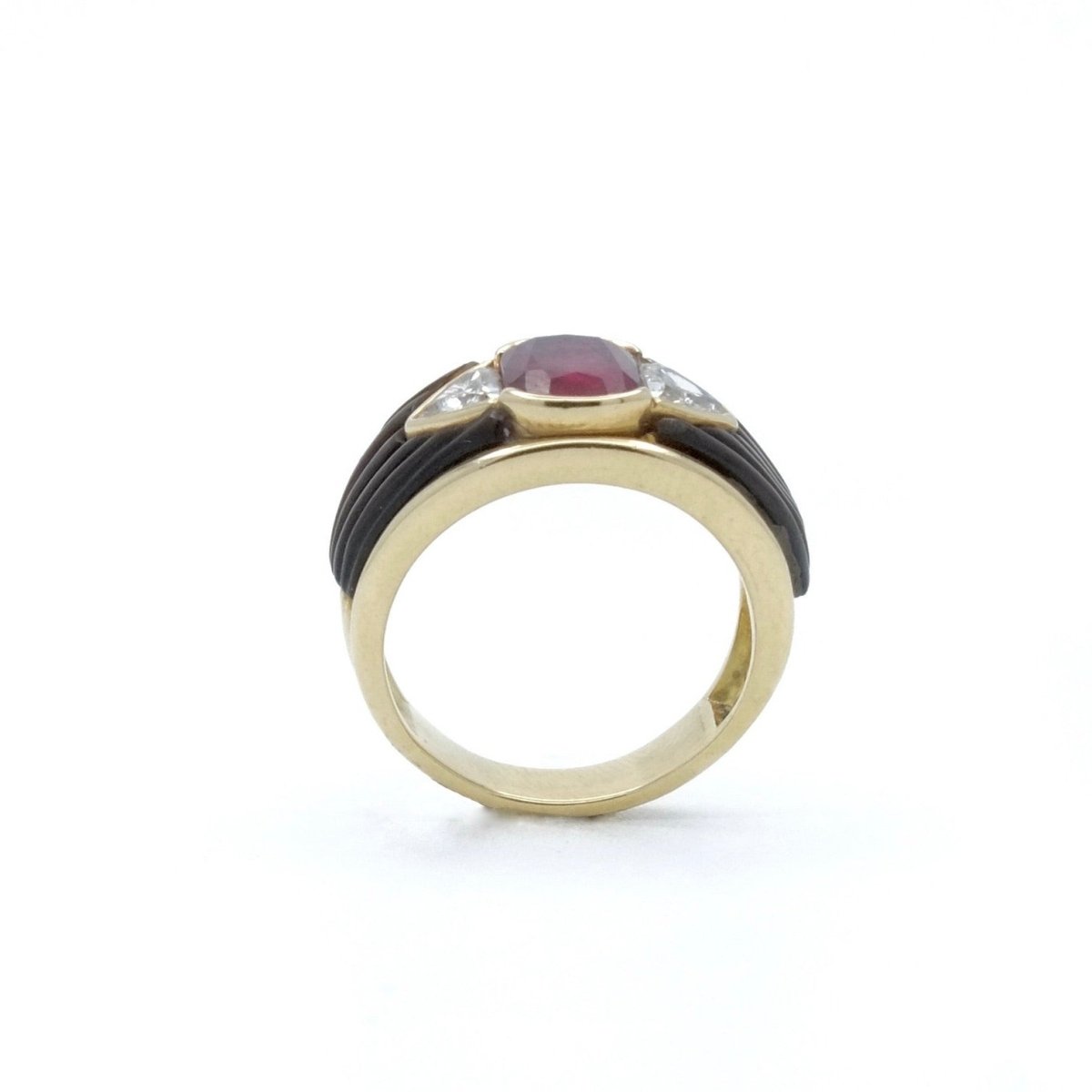 Bague rubis framboise en or jaune et rubis - Castafiore