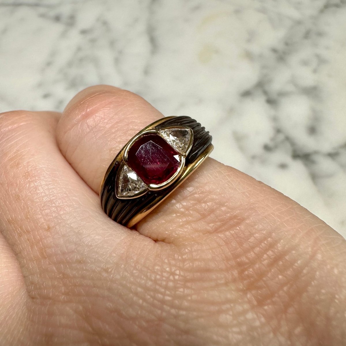 Bague rubis framboise en or jaune et rubis - Castafiore