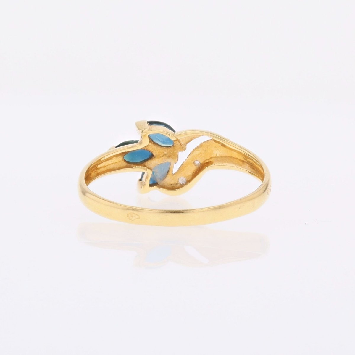 Bague saphirs navette en or jaune et diamants - Castafiore