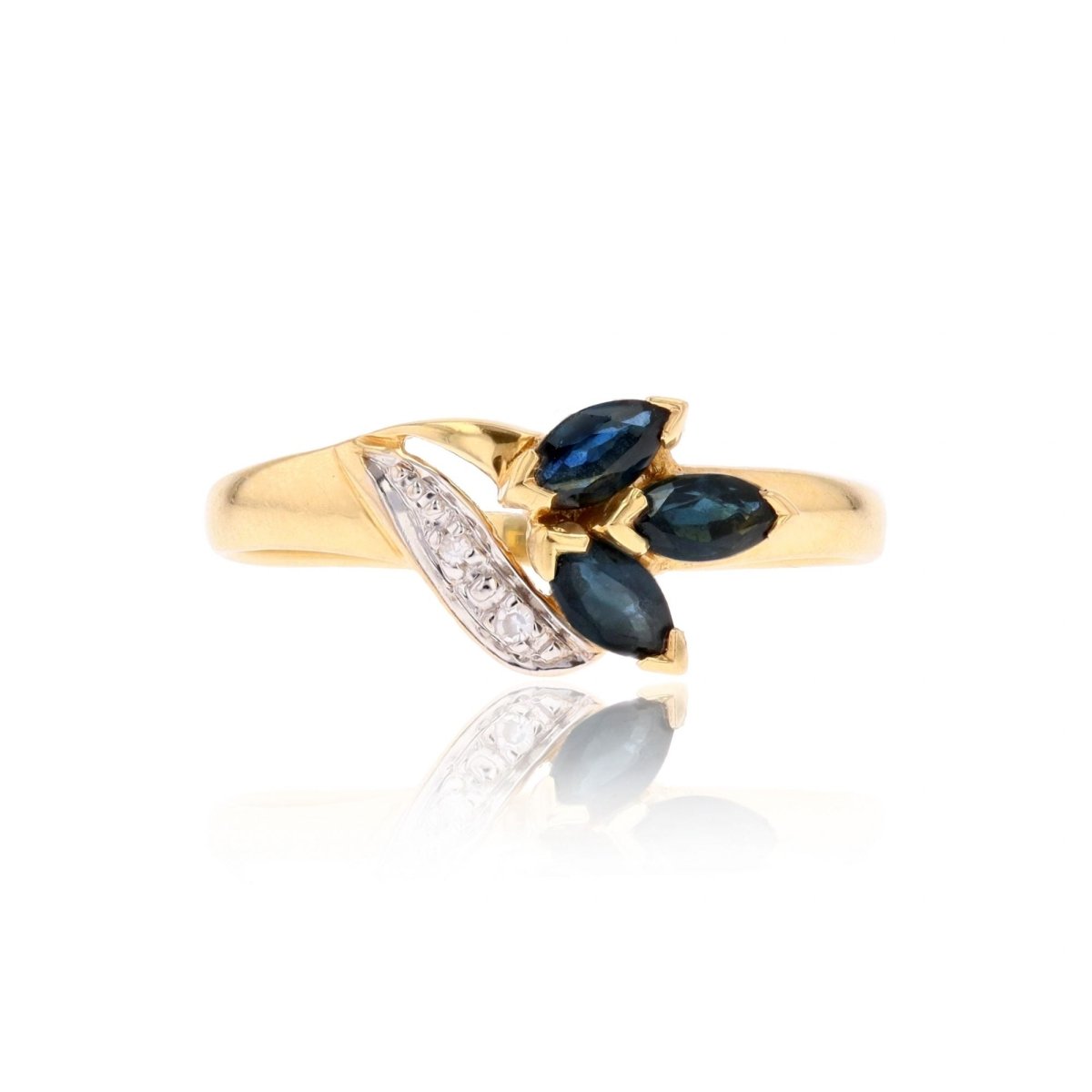 Bague saphirs navette en or jaune et diamants - Castafiore