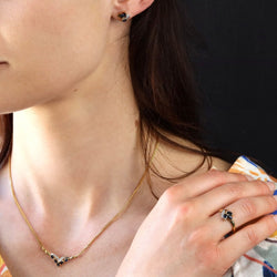 Bague saphirs navette en or jaune et diamants - Castafiore
