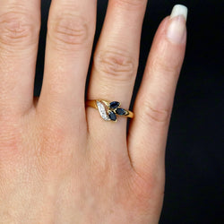 Bague saphirs navette en or jaune et diamants - Castafiore