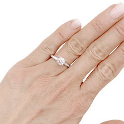 Bague Solitaire CARTIER "1895" en platine et diamant - Castafiore