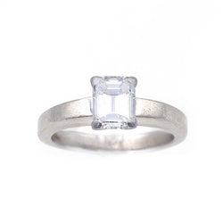 Bague Solitaire CARTIER en platine et diamant - Castafiore