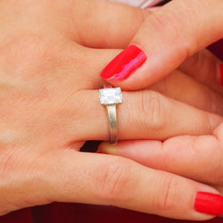 Bague Solitaire CARTIER en platine et diamant - Castafiore