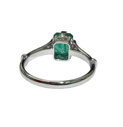 Bague Solitaire en or blanc, émeraude et diamants - Castafiore