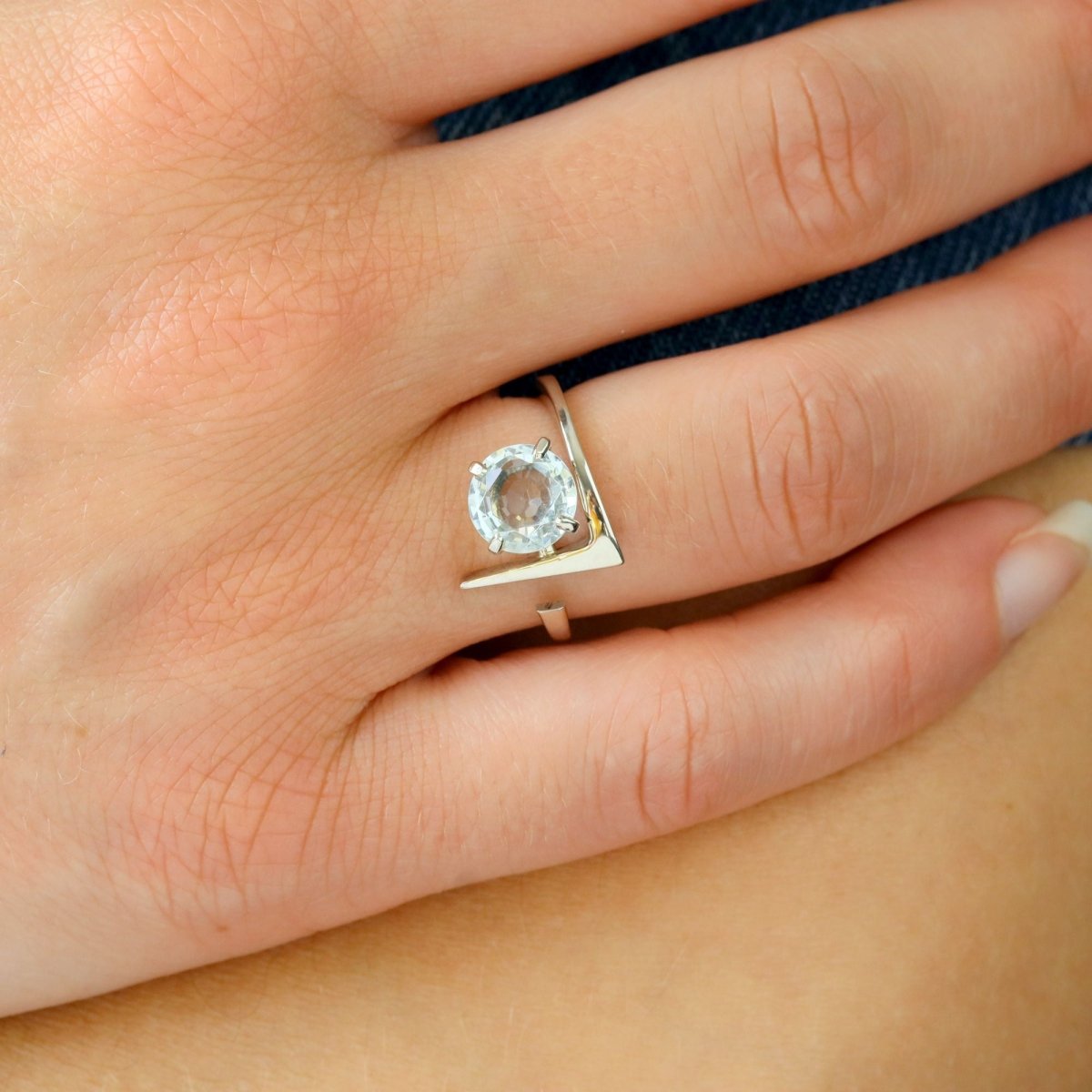 Bague Solitaire en or blanc et aigue - marine - Castafiore