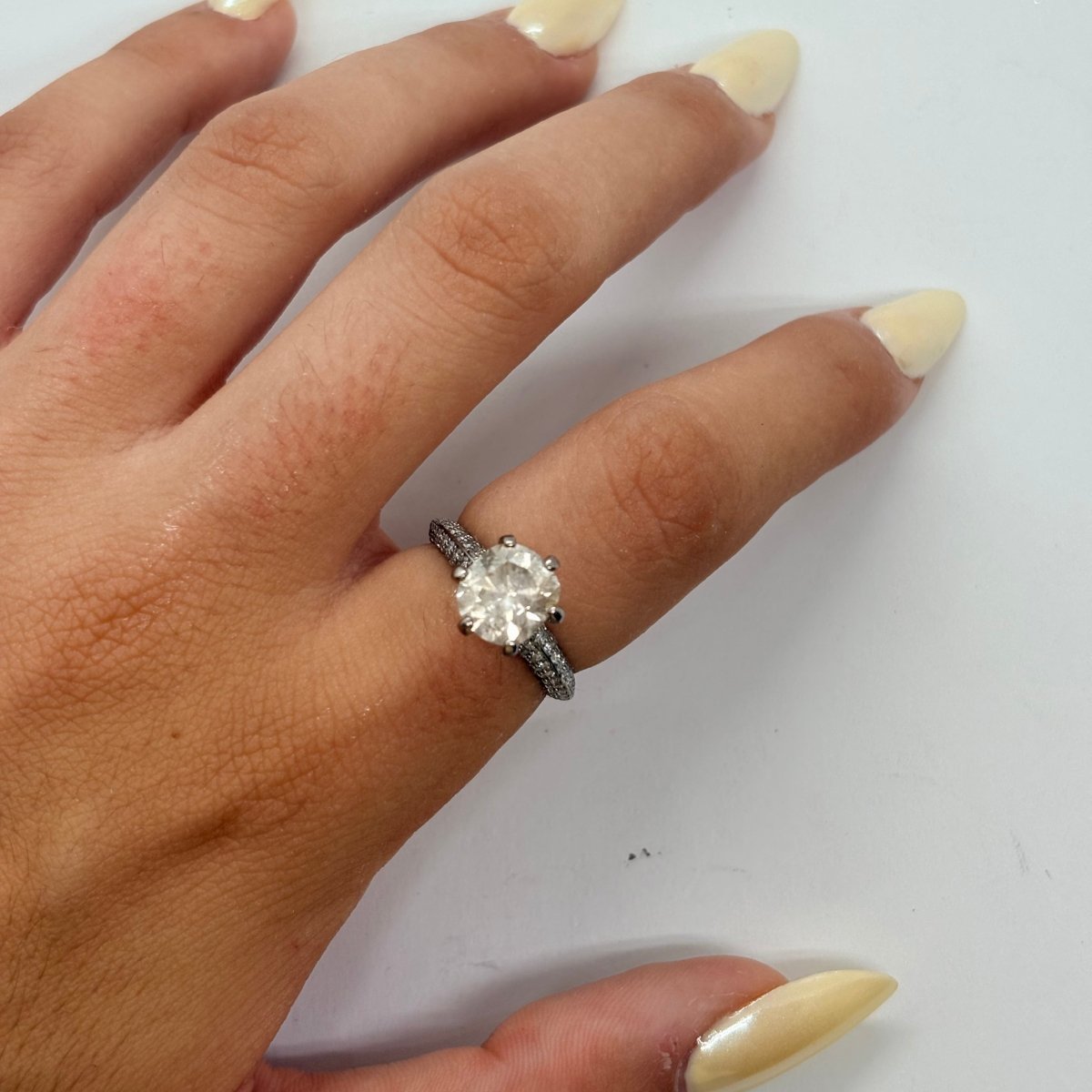 Bague Solitaire en or blanc et diamants - Castafiore