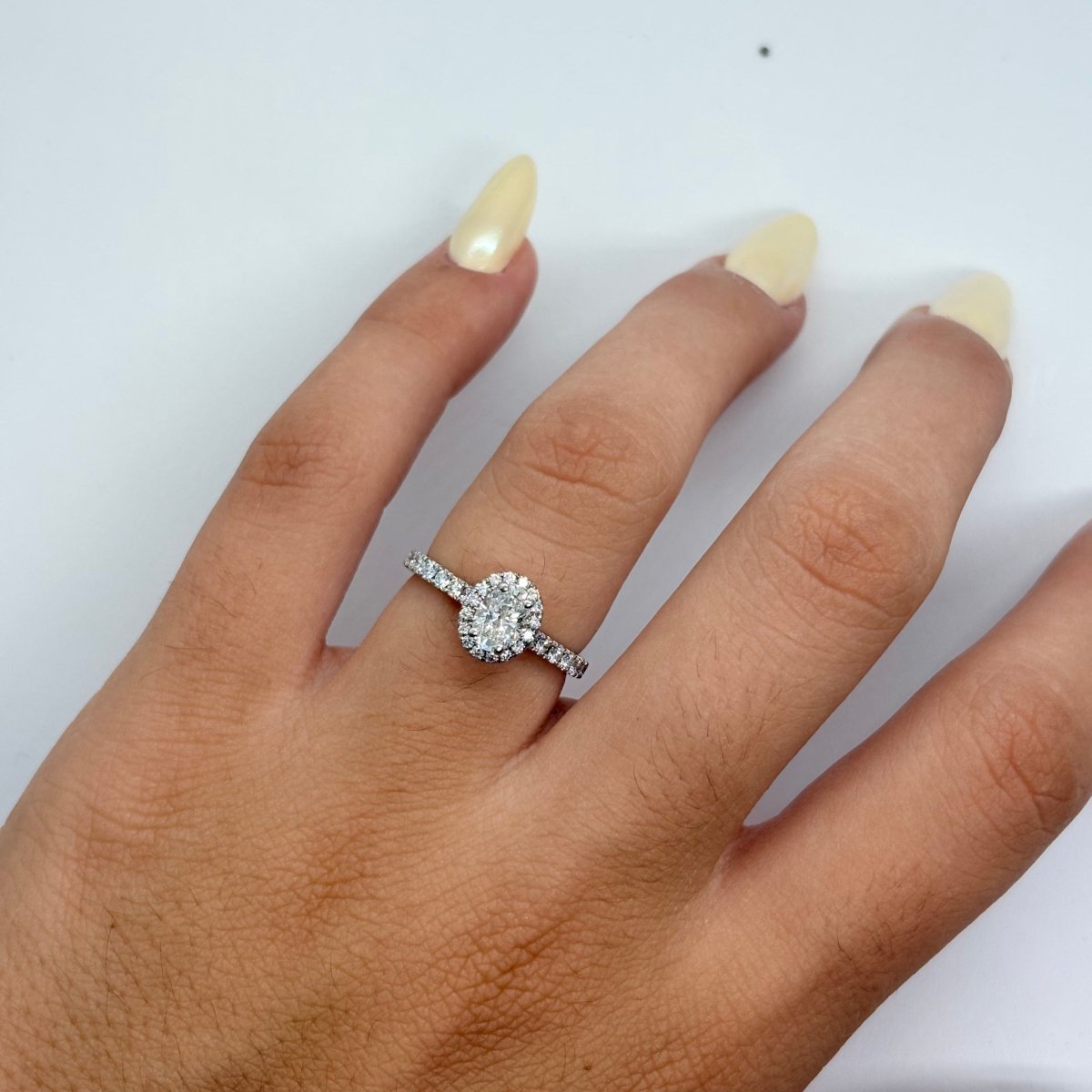 Bague Solitaire en or blanc et diamants - Castafiore