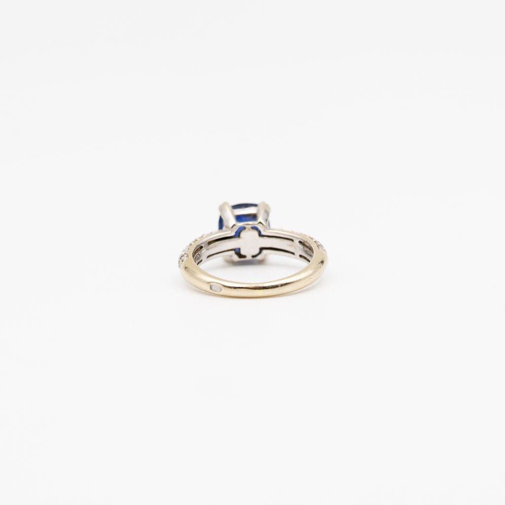 Bague Solitaire en or blanc, saphir et diamants - Castafiore