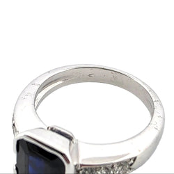 Bague Solitaire en or blanc, saphir et diamants - Castafiore