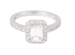 Bague solitaire en or gris ornée d'un diamant taille émeraude - Castafiore