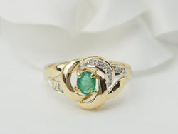 Bague Solitaire en or jaune, émeraude et diamants - Castafiore