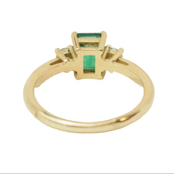 Bague Solitaire en or jaune, émeraude et diamants - Castafiore