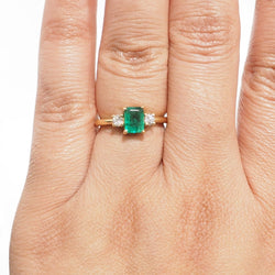 Bague Solitaire en or jaune, émeraude et diamants - Castafiore