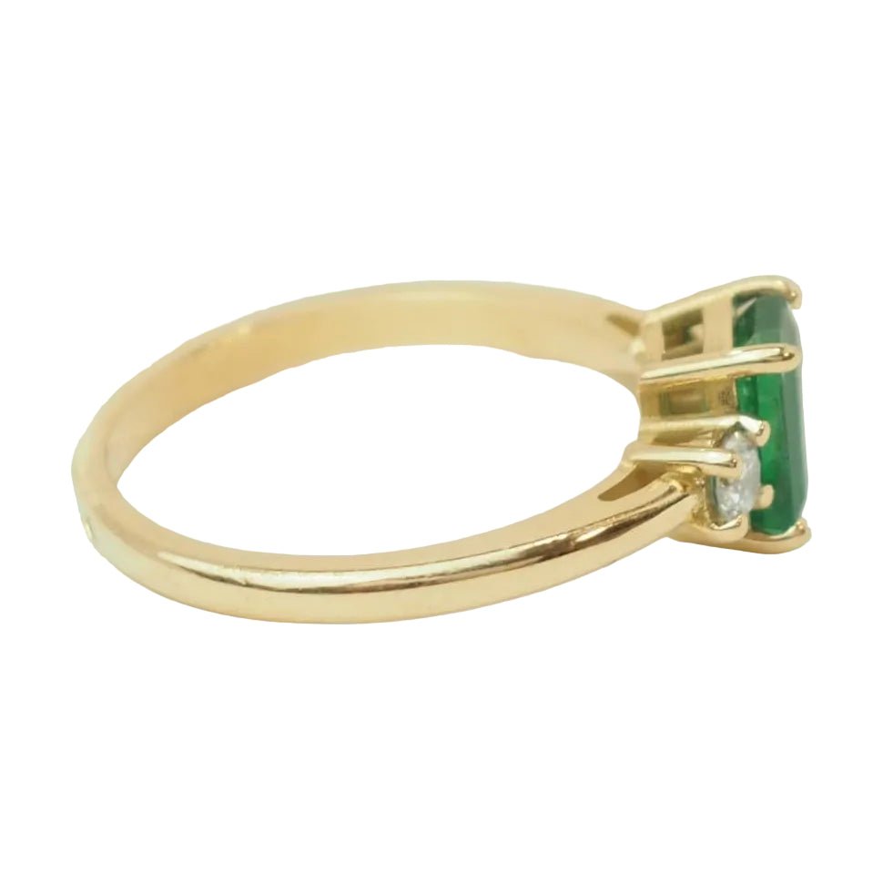 Bague Solitaire en or jaune, émeraude et diamants - Castafiore