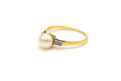 Bague Solitaire en or jaune, perle et diamants - Castafiore