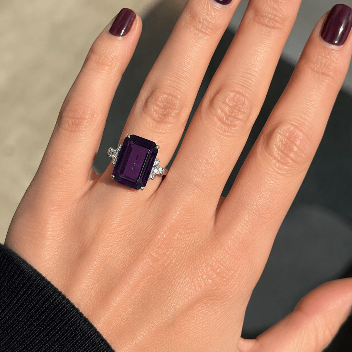 Bague Solitaire en platine, améthyste et diamants - Castafiore