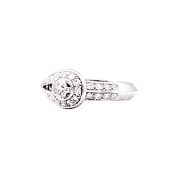Bague Solitaire VAN CLEEF & ARPELS "Solitaire Couture" en platine et diamants - Castafiore
