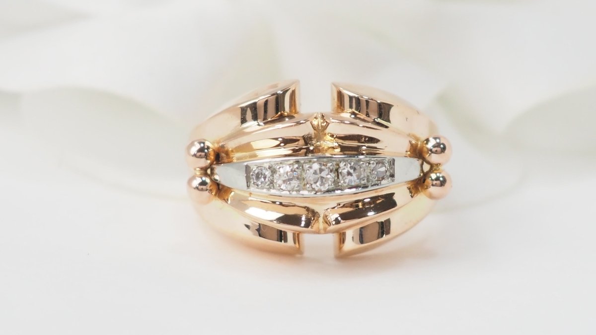 Bague tank des années 40 en or rose et diamants - Castafiore