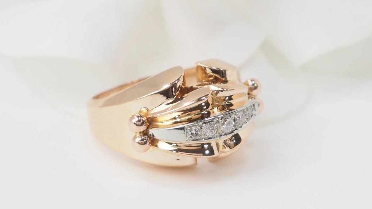 Bague tank des années 40 en or rose et diamants - Castafiore