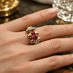Bague Tank en or jaune, platine, rubis et diamants - Castafiore