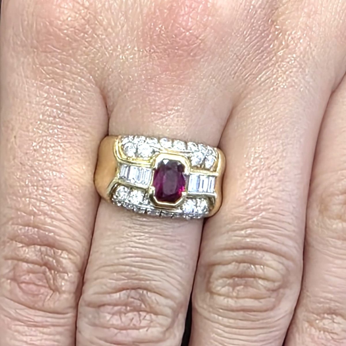 Bague Tank en or jaune, rubis et diamants - Castafiore