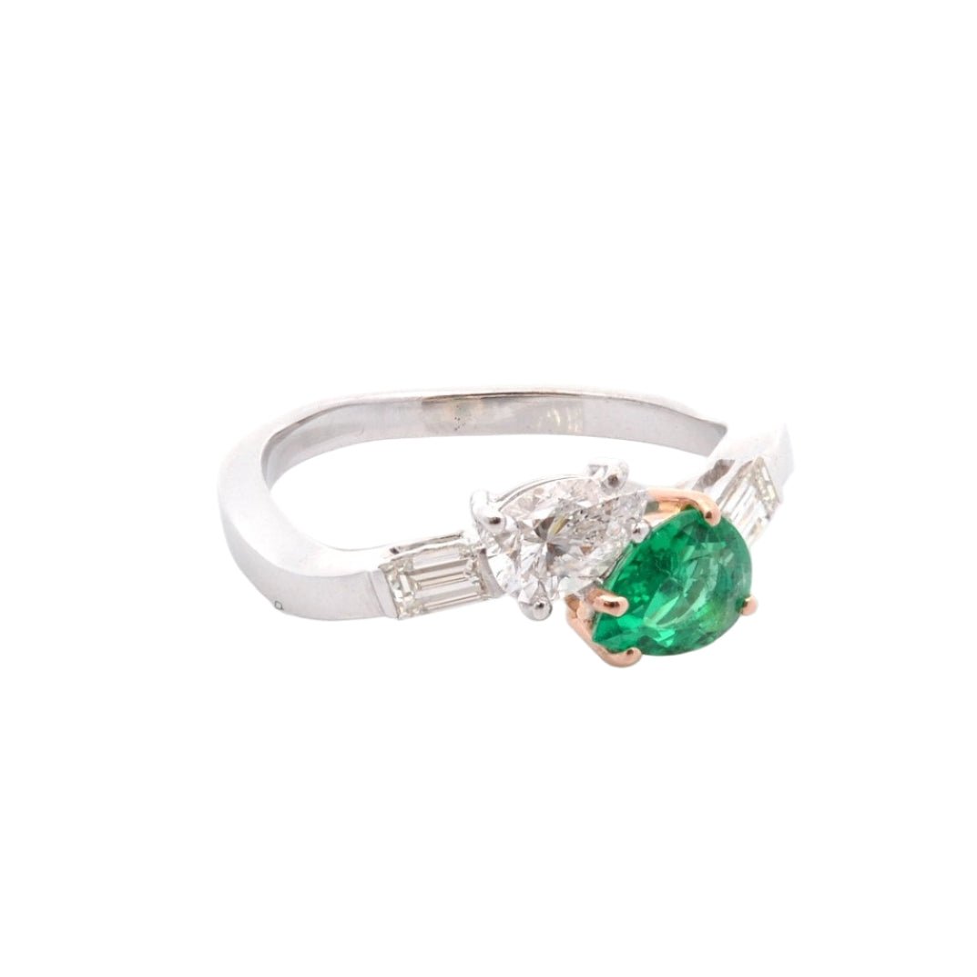 Bague Toi et Moi en or blanc, émeraude et diamants - Castafiore