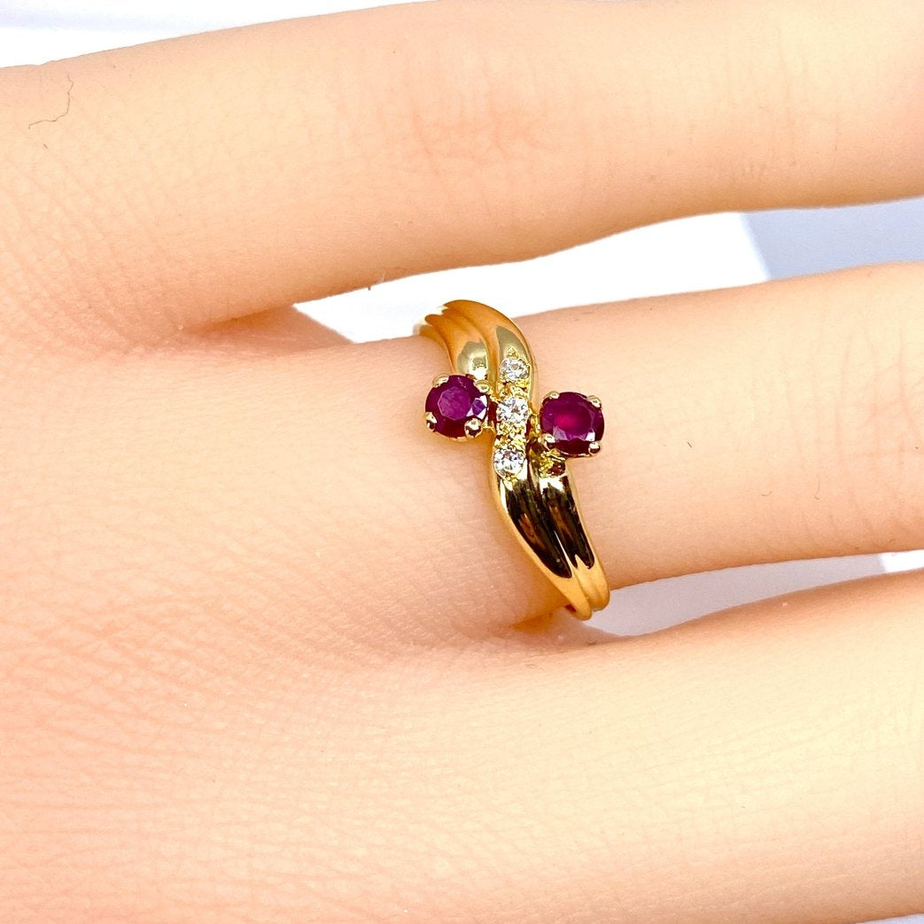 Bague toi et moi en or jaune, rubis et diamants - Castafiore