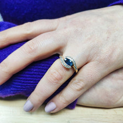 Bague Toi & Moi en or jaune, saphir et diamants - Castafiore
