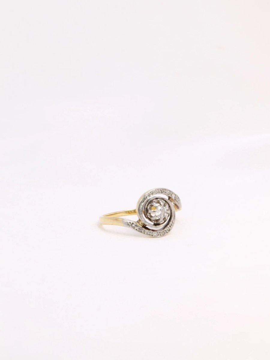 Bague tourbillon or platine diamants taille ancienne 0,10 ct - Castafiore
