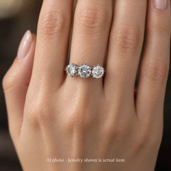 Bague Trilogie en or blanc et diamants - Castafiore