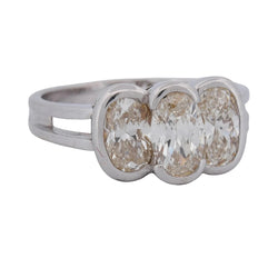 Bague Trilogie en or blanc et diamants - Castafiore