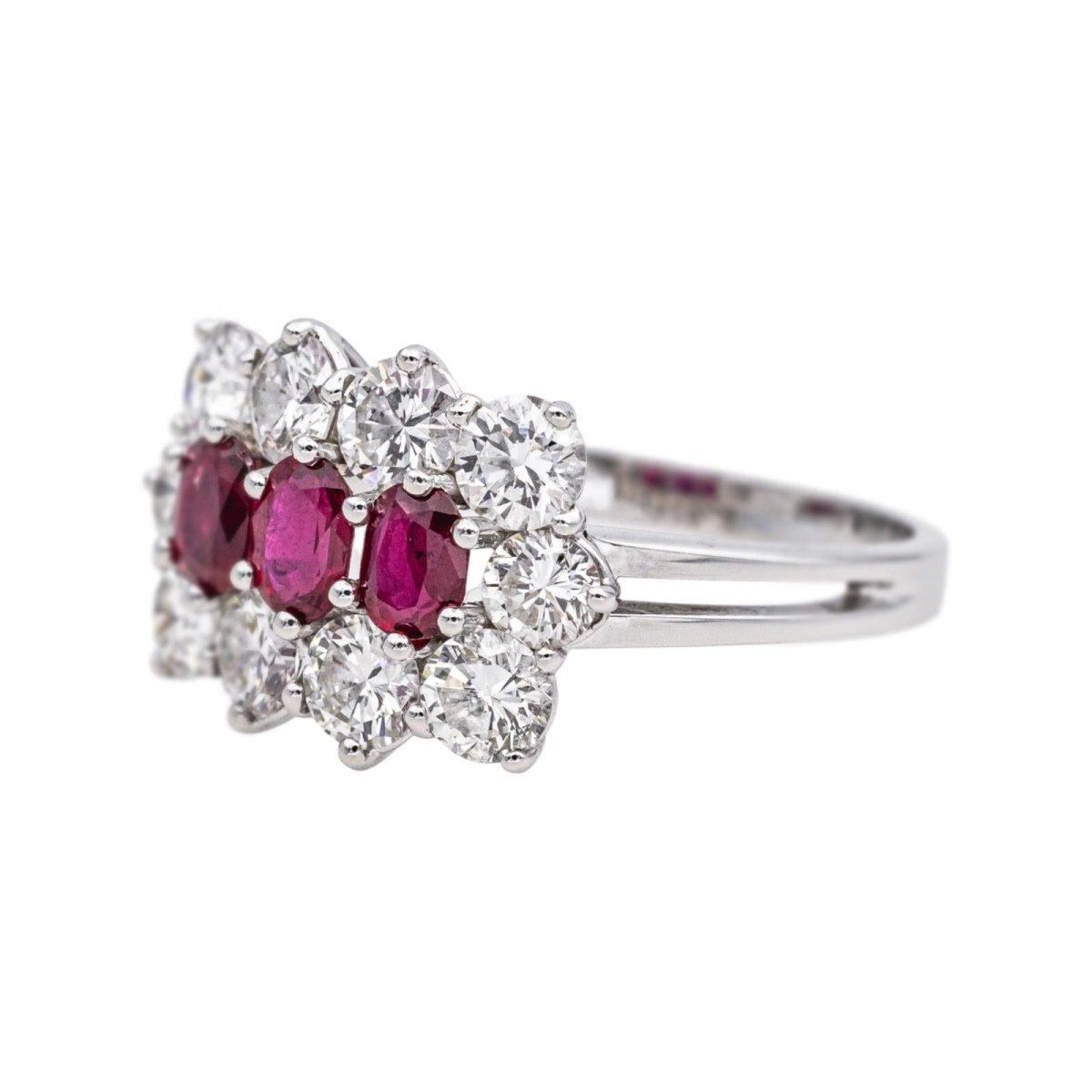 Bague Trilogie en or blanc, rubis et diamants - Castafiore