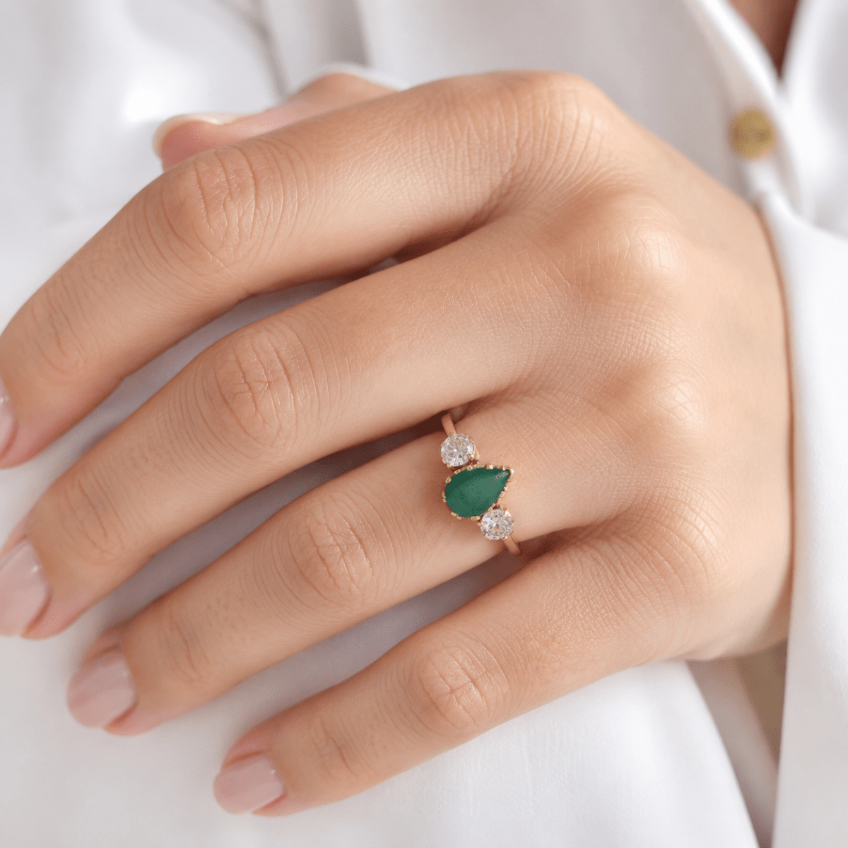 Bague Trilogie en or jaune, émeraude et diamants - Castafiore