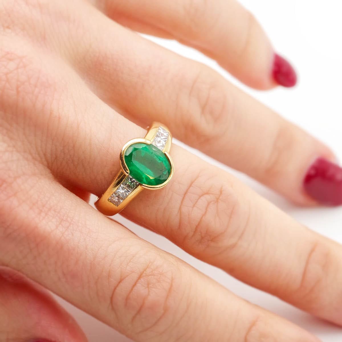 Bague Trilogie en or jaune, émeraude et diamants - Castafiore