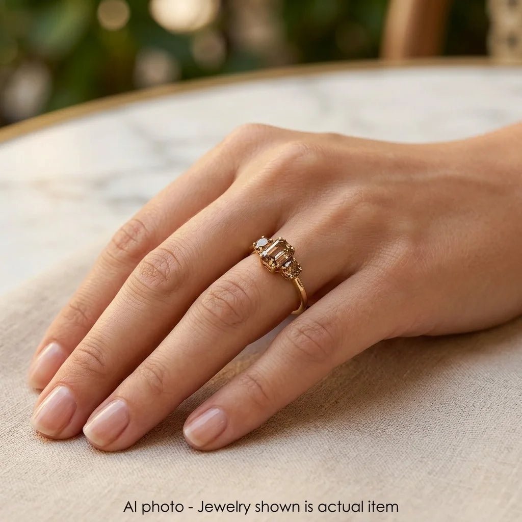 Bague Trilogie en or jaune et diamants - Castafiore
