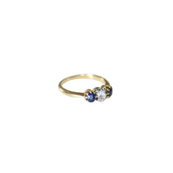 Bague Trilogie en or jaune, platine, saphirs, et diamant - Castafiore