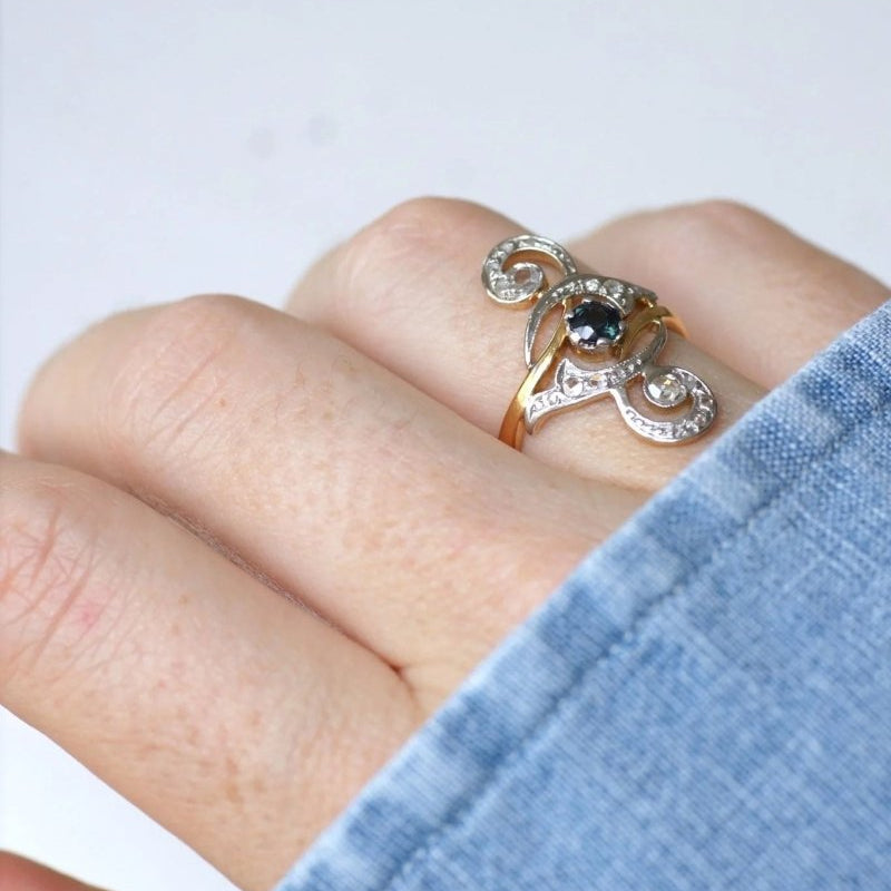 Bague Volutes Diamants et Saphir - Castafiore