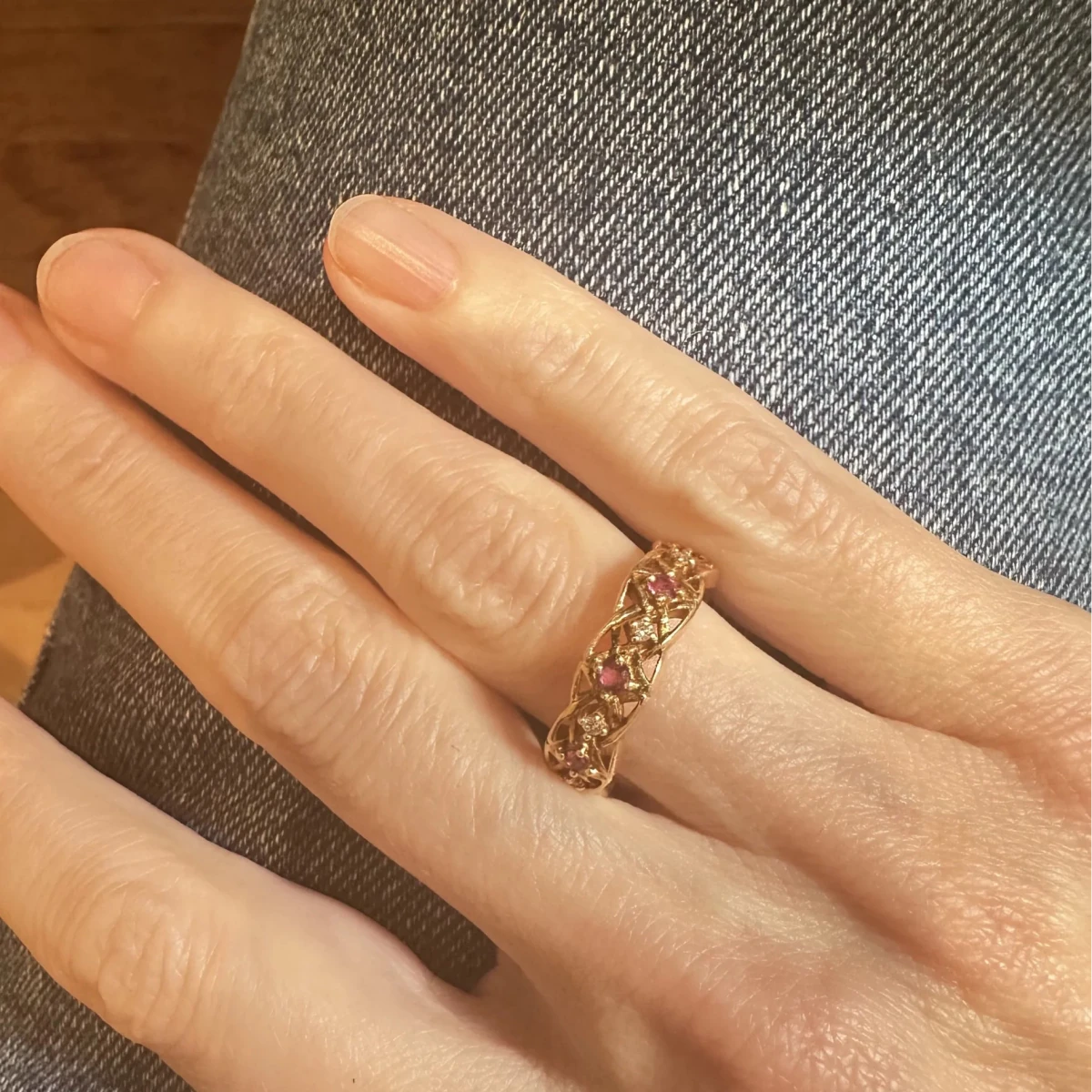 Bangue Jonc GIVENCHY en or jaune, rubis et diamants - Castafiore