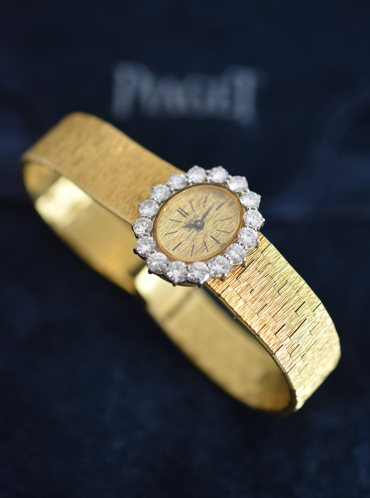Montre PIAGET en or jaune et diamants